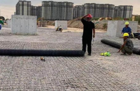 庆元土工格栅铺设前地基要怎么处理？